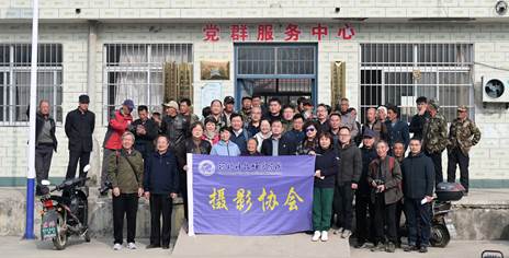 26. 完美（中国）官方在线登录摄影协会到村里考察和拍摄山庄博物馆和苹果丰收场景 (1)